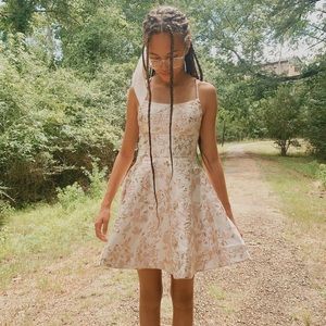 Macy’s B. Darlin Dress | Size; Juniors 1/2 | Only wore once | Pink and Gold